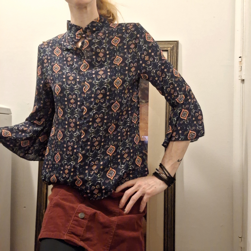 La gypsy Navy Orange MEDIUM Chic Patterned Women's Blouse EUC